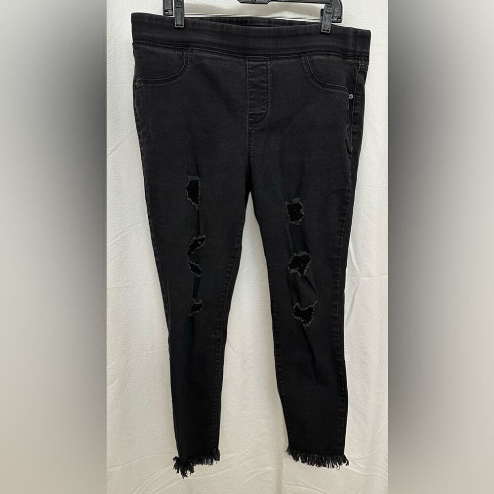 Old Navy Women’s Sz 16 pull on skinny jeans cropped frayed hem distressed